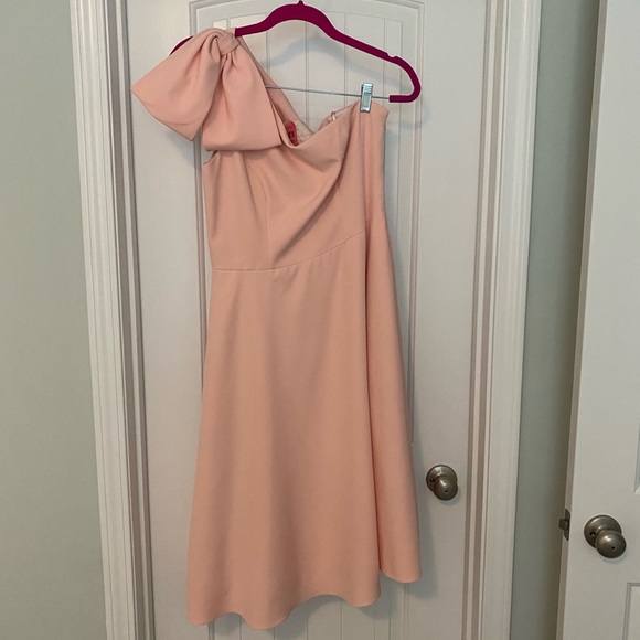 Elegant Gal Meets Glam Yvonne Dress in Peach - Picture 5 of 11